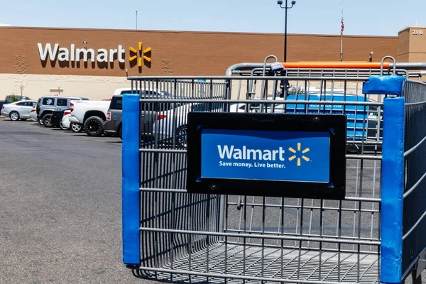 Las Vegas - Circa June 2019: Walmart Retail Location. Walmart meningkatkan kehadiran internet dan ecommerce untuk bersaing dengan pesaing V — Stok Foto