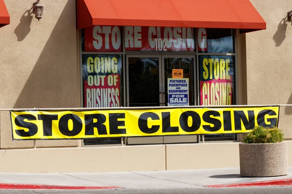 Store Closing and Going out of Business signs displayed at a soon to be closed store I — Stock Photo, Image