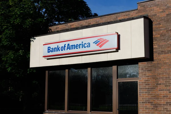 Deerfield - Circa junio 2019: Bank of America Bank and Loan Branch. Bank of America también se conoce como BofA o BAC VII — Foto de Stock