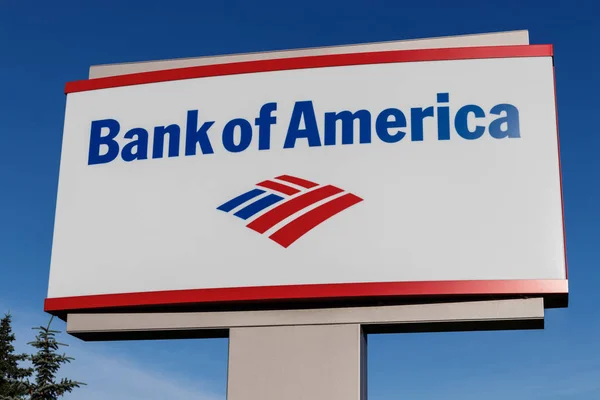 Deerfield - Sekitar Juni 2019: Bank of America Bank and Loan Branch. Bank of America juga dikenal sebagai BofA atau BAC VI — Stok Foto