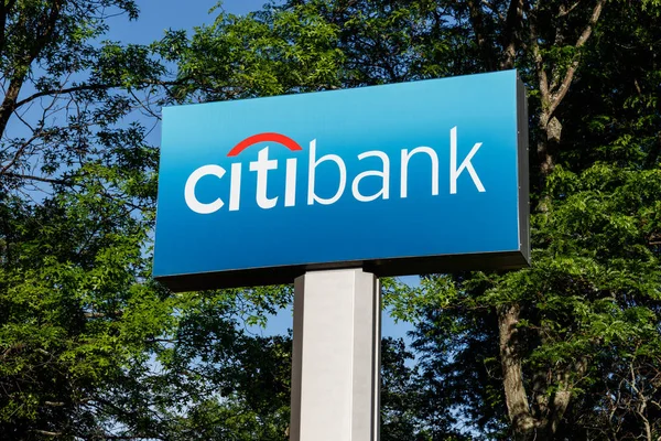 Deerfield - Circa June 2019: Citibank retail bank branch. Citibank is the consumer division of financial services multinational Citigroup II — Stock Photo, Image