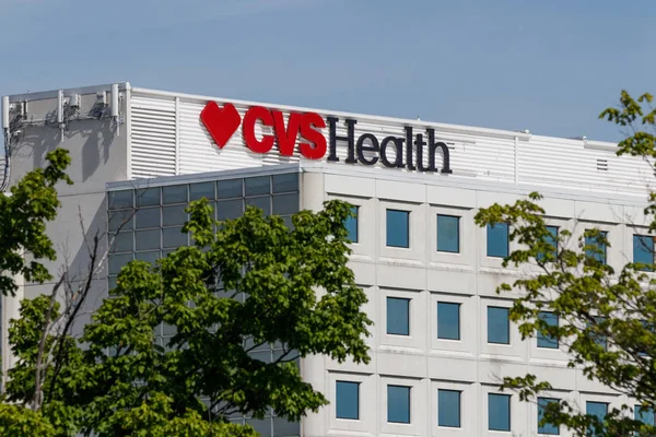 Northbrook-circa juni 2019: CVS hälsa plats. CVS Health är ett apotek och apoteks förmåns ledare III — Stockfoto