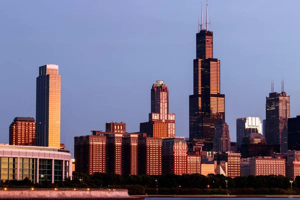 Chicago - Circa June 2019: Windy City downtown skyline from Lake Michigan on a sunny day. Chicago is home to the Cubs, Bears, Blackhawks and deep dish pizza I — Stock Photo, Image