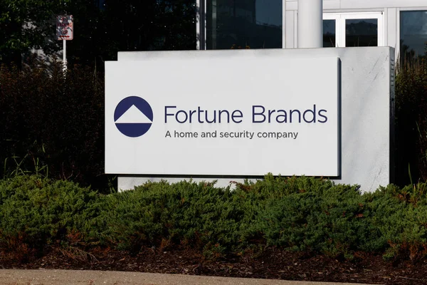 Deerfield - Circa junho 2019: Fortune Brands Home and Security Sede. Fortune Brands Home and Security é um fabricante de equipamentos domésticos e hardware I — Fotografia de Stock