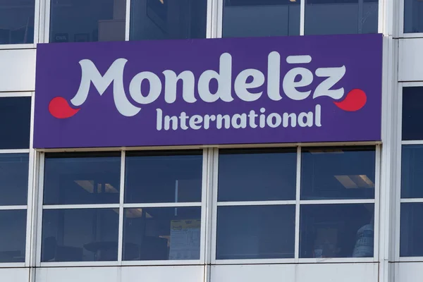 Deerfield - Circa junio 2019: Sede Internacional de Mondelez. Mondelez es el snack food spin off de Kraft Foods II —  Fotos de Stock