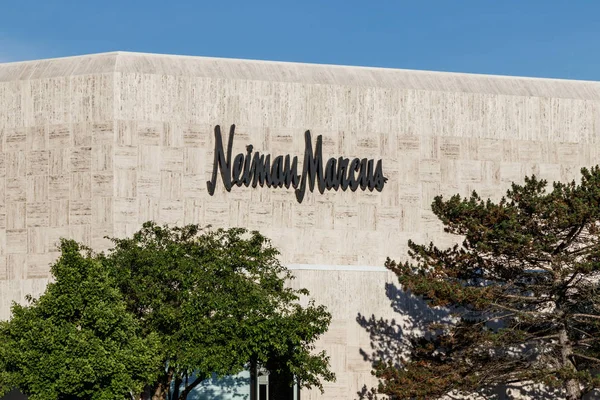 Deerfield - Circa giugno 2019: negozio Neiman Marcus. Neiman Marcus è stata fondata nel 1907 II — Foto Stock