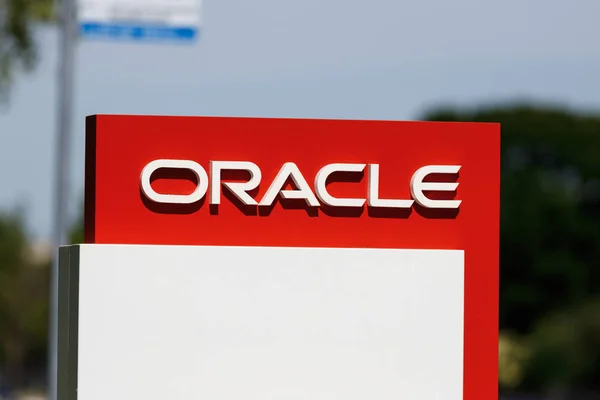 กวางฟิลด์ - Circa มิถุนายน 2019: โอราเคิล คอร์ปอเรชั่น Oracle เสนอเทคโนโลยีและโซลูชั่นบนคลาวด์ตาม IV — ภาพถ่ายสต็อก