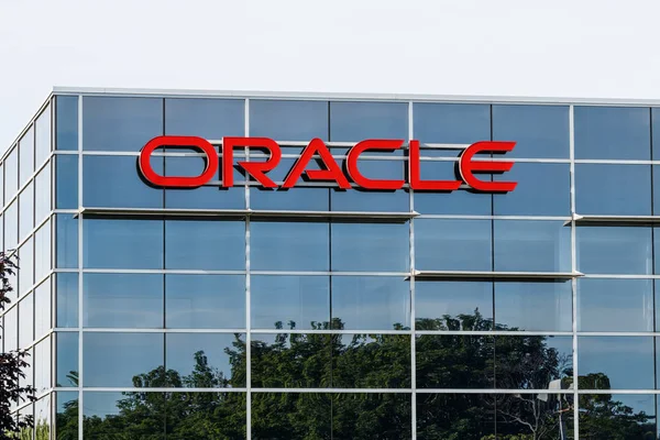 Deerfield - Yaklaşık Haziran 2019: Oracle Corporation konumu. Oracle teknoloji ve bulut tabanlı çözümler Ii sunuyor — Stok fotoğraf