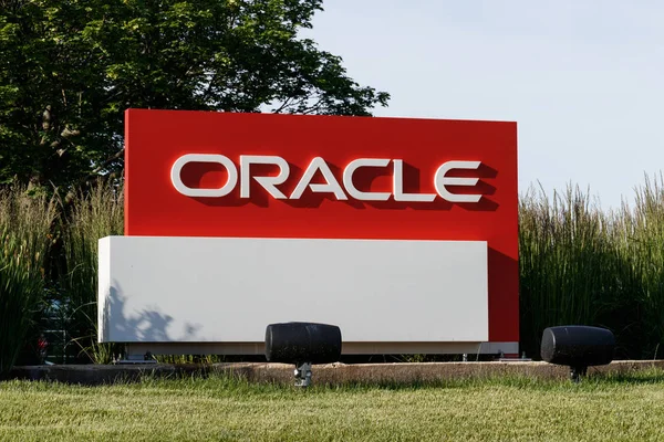 Deerfield - Circa Juni 2019: Lokasi Oracle Corporation. Oracle menawarkan solusi berbasis teknologi dan cloud V — Stok Foto