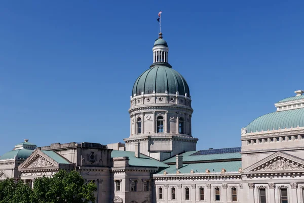 Indianápolis - Circa junio 2019: Indiana State House y Capitol Dome. Alberga al Gobernador, Asamblea y Corte Suprema III — Foto de Stock