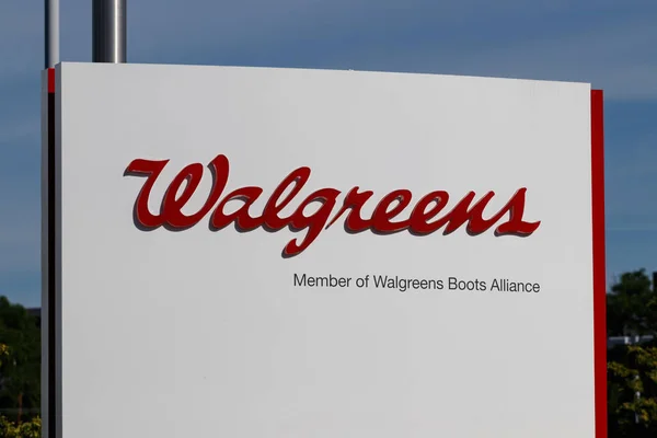 Deerfield-Circa czerwiec 2019: Walgreens Boots Alliance dowództwa. WBA połączyli Walgreens i Alliance Boots Pharmaceuticals X — Zdjęcie stockowe