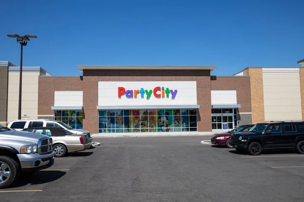 Kokomo-Circa július 2019: Party City kiskereskedelmi Strip Mall helyszín. Party City biztosít jelmezek és kellékek egész évben Long II — Stock Fotó