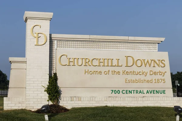 Louisville - Vers juillet 2019 : Churchill Downs, domicile du derby du Kentucky. Le Kentucky Derby est l'un des joyaux de la couronne des courses de chevaux et des sports professionnels II — Photo