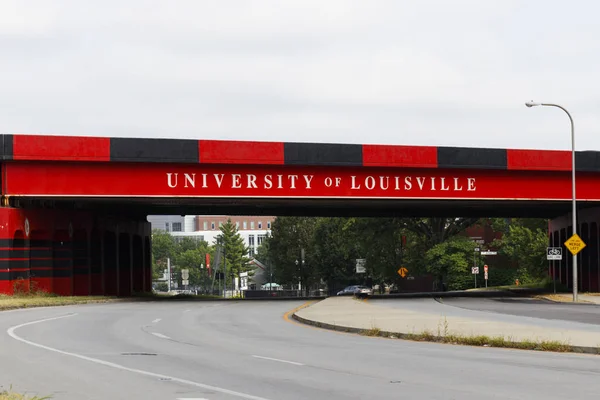 Louisville - Sekitar Juli 2019: Universitas Louisville bertema jalan bebas hambatan I — Stok Foto