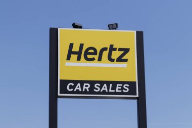 Indianapolis - Yaklaşık Ağustos 2019: Hertz Araba Satış bayilik. Hertz kendi araç kiralama filosu Ii ikinci el araç satıyor