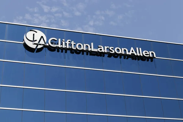Indianápolis - Circa agosto 2019: CliftonLarsonAllen office. Clifton LarsonAllen es la octava firma de contabilidad más grande de los Estados Unidos II — Foto de Stock