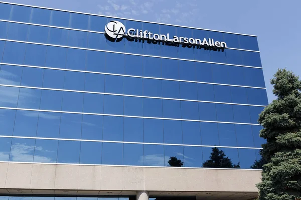 Indianapolis - Circa August 2019: CliftonLarsonAllen office. CliftonLarsonAllen este a opta cea mai mare firmă de contabilitate din SUA. — Fotografie, imagine de stoc