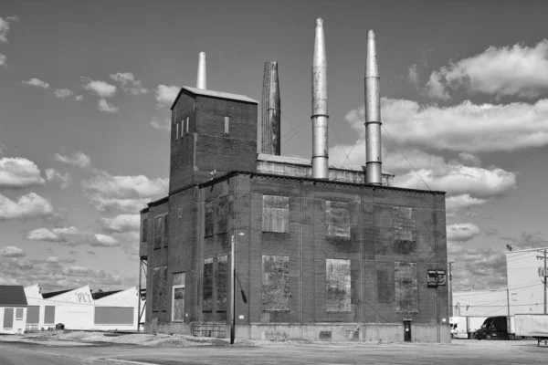 Εγκαταλελειμμένη πρώην εργοστασιακή μονάδα ηλεκτροπαραγωγής-φθαρμένες, κατεστραμμένες και ξεχασμένες — Φωτογραφία Αρχείου