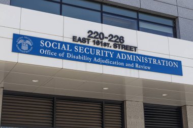 New York - Yaklaşık Ağustos 2019: Özürlüler Karar ve İnceleme Sosyal Güvenlik İdaresi Ofis Yerel Şubesi. Ssa emeklilik, sakatlık ve hayatta kalanlar faydaları Ii yönetir