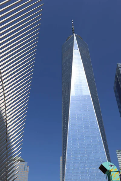 New York-circa srpen 2019: jedno Světové obchodní centrum, známé také jako věž svobody. Jedno Světové obchodní centrum je hlavní budovou přestavěného WTC komplexu na Manhattanu II. — Stock fotografie