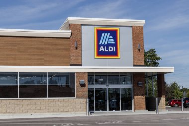 Carmel - Circa Ağustos 2019: Aldi İndirim Süpermarket. Aldi, ürün, et ve süt ürünleri de dahil olmak üzere çeşitli market ürünlerini indirimli fiyatlarla satıyor Iii