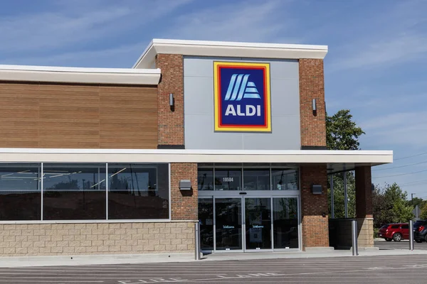 Carmel - Circa Ağustos 2019: Aldi İndirim Süpermarket. Aldi, ürün, et ve süt ürünleri de dahil olmak üzere çeşitli market ürünlerini indirimli fiyatlarla satıyor Iii