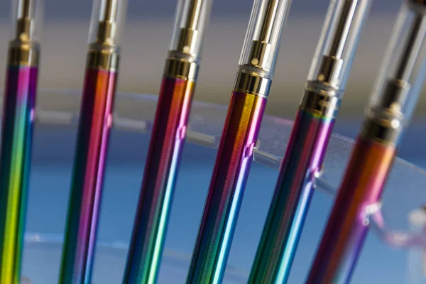 Damp-of vaporizer pennen. Vape-pennen worden geleverd met hervulbare patronen die kunnen worden gevuld met THC-olie, cannabisolie, hash-olie, CBD-olie of Vape-SAP. Vaporizers zijn ook bekend als e-sigaretten III — Stockfoto