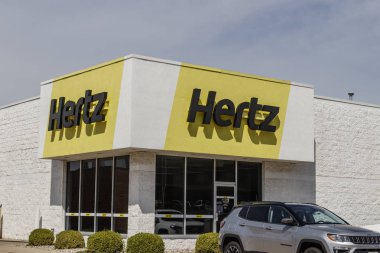 Champaign - Circa Ağustos 2019: Hertz Araba Satış bayilik. Hertz kendi araç kiralama filosu IV ikinci el araç satıyor