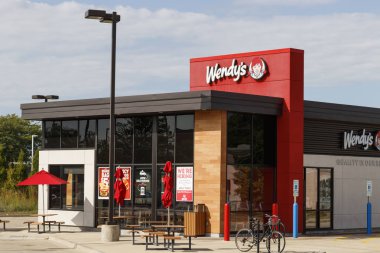 Urbana - Circa Ağustos 2019: Wendy's Retail Location. Wendy's Uluslararası Fast Food Restoran Zinciri II olduğunu