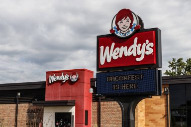 Urbana - Circa Ağustos 2019: Wendy's Retail Location. Wendy's Uluslararası Fast Food Restoran Zinciri Iii olduğunu