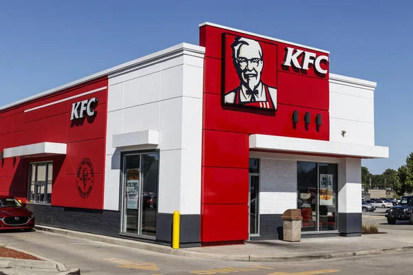 Indianapolis-circa augustus 2019: KFC Fast Food kip locatie. Kentucky Fried Chicken is een dochteronderneming van yum! Merken I — Stockfoto