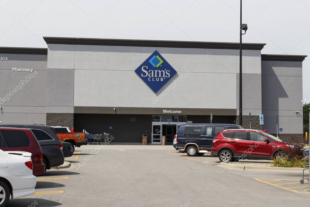 Champaign - Circa August 2019: Sam's Club Warehouse. Sam's Club is a chain of membership only stores owned by Walmart IV