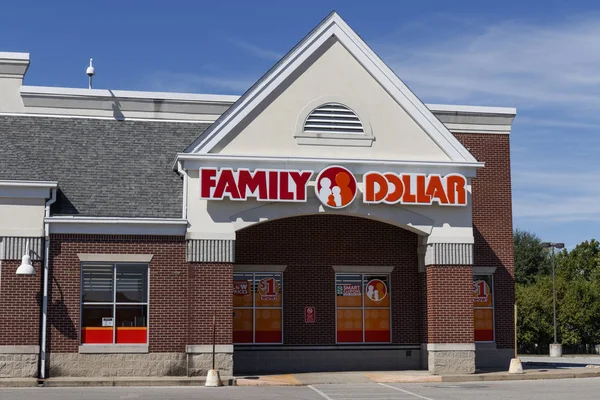 Kokomo - Circa septiembre 2019: Family Dollar Variety Store. El Dólar Familiar es una Filial del Árbol del Dólar I — Foto de Stock