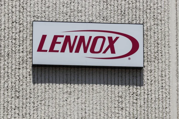 Indianapolis - Circa September 2019: Lennox International PartsPlus Store (dalam bahasa Inggris). Lennox adalah penyedia internasional peralatan HVAC I — Stok Foto