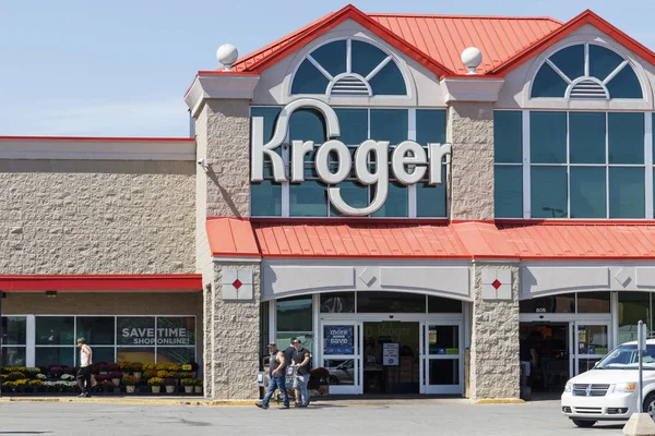 Kokomo-περίπου 2019 Σεπτεμβρίου: σούπερ μάρκετ Κρόγκερ. Ο Κρόγκερ κο είναι ένας από τους μεγαλύτερους εμπόρους παντοπωλείου του κόσμου V — Φωτογραφία Αρχείου