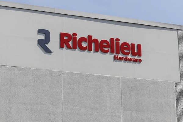 Indianapolis - Circa September 2019: Richelieu Hardware distribution center. Richelieu Hardware is an importer, distributor and manufacturer of specialty hardware products I — Stock Photo, Image