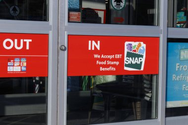 Marion - Circa Eylül 2019: Snap ve Ebt Kabul burada işareti. Snap dezavantajlı ailelerin gıda bütçesi tamamlamak için beslenme yararları sağlar