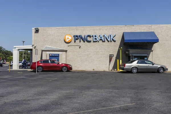 Indianapolis - Sekitar September 2019: PNC Bank Branch. PNC Financial Services menawarkan Perbankan Ritel, Perusahaan, dan Hipotek — Stok Foto
