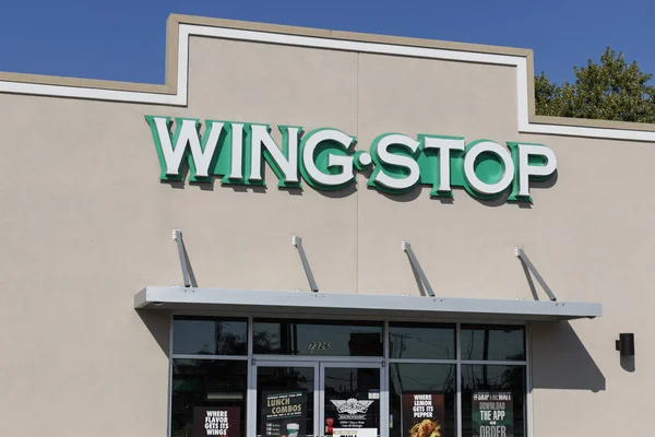 Indianapolis-circa september 2019: Wingstop kyckling Wing casual restaurang. Wingstop är att lägga citron peppar, mango habanero, och kryddig koreanska vingar — Stockfoto