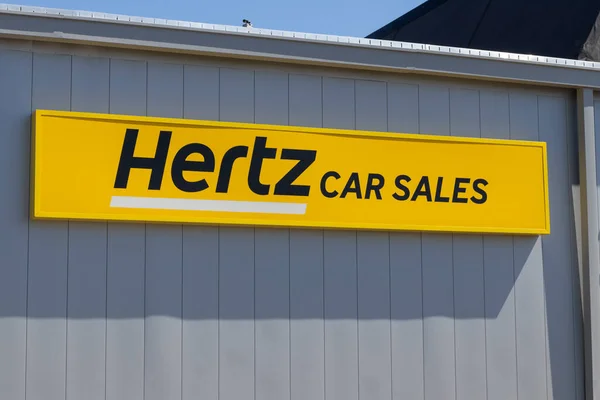 Indianapolis Приблизно Травень 2020 Hertz Car Sales Distriership Продажі Герца — стокове фото