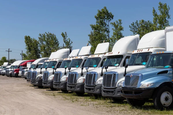 Indianapolis Circa June 2020 Freightliner Navistar International Semi Tractor Trailer — Stock Photo, Image