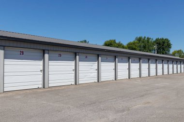 Özel depo ve küçük garaj üniteleri.