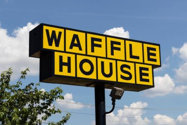 Florence - Temmuz 2020: Waffle House Iconic Southern Restoran Zinciri. Waffle House 1955 'te kuruldu..