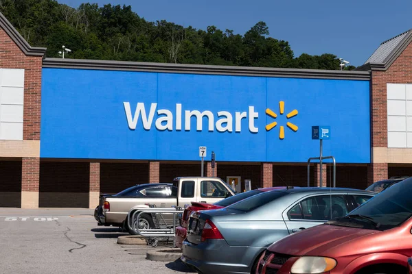 Fort Wright Circa Julho 2020 Walmart Retail Location Walmart Apresentou — Fotografia de Stock