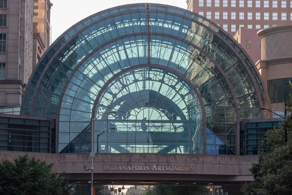 Indianápolis Circa Julio 2020 Indianápolis Artsgarden Indianapolis Artsgarden Una Pasarela —  Fotos de Stock