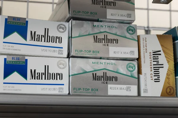 Indianápolis Circa Julio 2020 Expositor Cigarrillos Marlboro Marlboro Producto Del — Foto de Stock