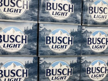 Indianapolis - Ağustos 2020: Busch Light bira sergisi. Busch, dünyanın en büyük bira şirketi olan AB InBev 'in bir parçası..