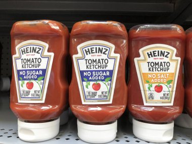 Indianapolis - Temmuz 2020: Kraft Heinz özel ketçap markası. Kraft Heinz dünyanın en büyük beşinci gıda şirketi..