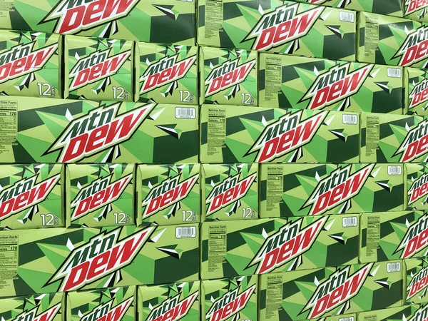 Indianápolis Circa Julio 2020 Estuches Mountain Dew Exhibición Mountain Dew — Foto de Stock