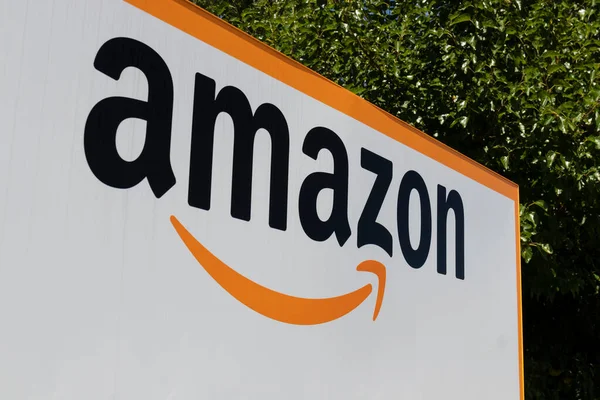 Indianapolis - Ağustos 2020: Amazon.com Fulfillment Center. Amazon, ABD 'deki en büyük internet tabanlı perakendecidir ve Prime Day' i kutlar..